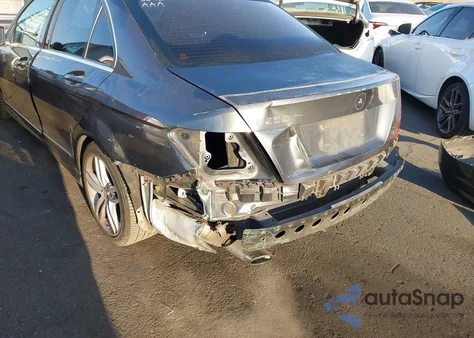 2013 Mercedes-Benz C 250 Sport z USA, uszkodzony, nr VIN WDDGF4HB0DA807408